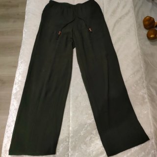 Pantalón ancho verde oliva