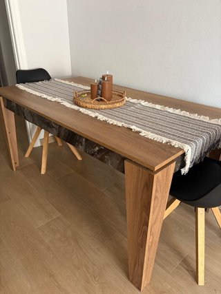 Mesa de comedor de madera