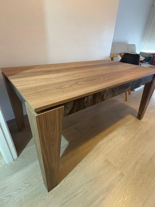 Mesa de comedor de madera