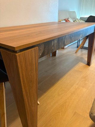 Mesa de comedor de madera