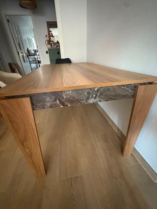 Mesa de comedor de madera