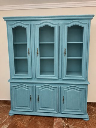 Mueble de madera maciza pintado azul