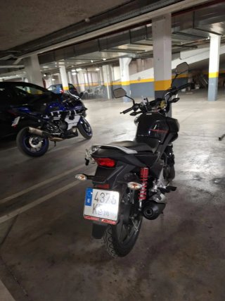 Honda CB125F Naked Negra