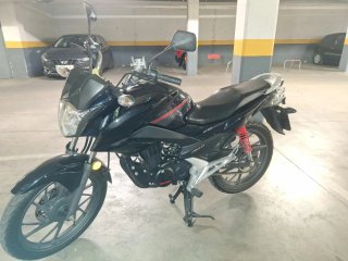 Honda CB125F Naked Negra