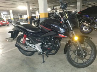 Honda CB125F Naked Negra