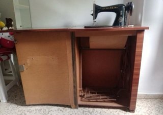 Máquina de coser Alfa antigua