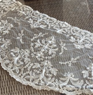 Mantilla Media Luna Talla M (106 cm x 52cm) Niña.