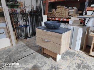 Mueble baño madera con pila piedra negra