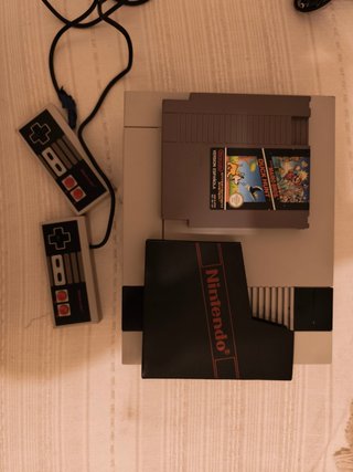 Nintendo NES + Mario Bros Duck Hunt + 2 controller