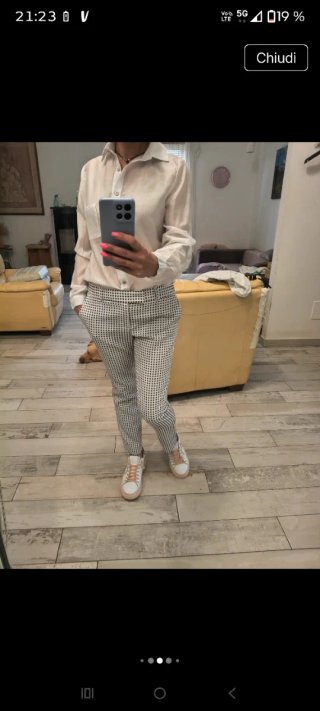 Pantaloni Banana Republic e blusa