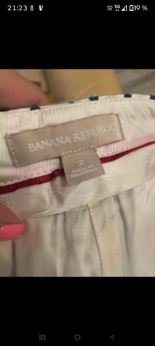 Pantaloni Banana Republic e blusa