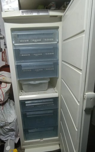 Congelador vertical AEG