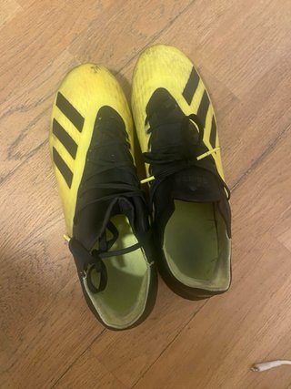 Scarpe da calcio Adidas gialle e nere