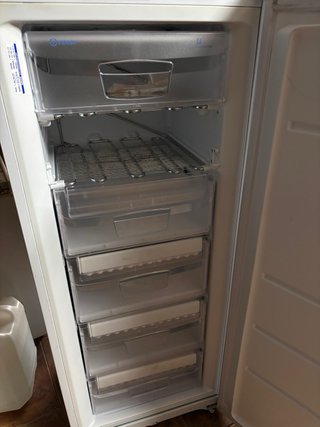 Congelador vertical Indesit