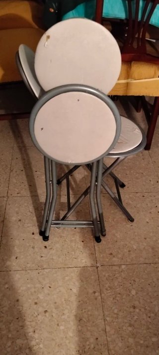 2 Banquetas Plegables Blancas y Grises
