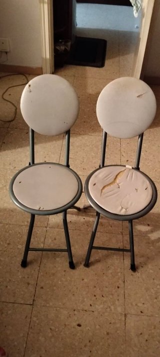 2 Banquetas Plegables Blancas y Grises