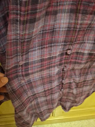 Camicia a scacchi viola e grigia