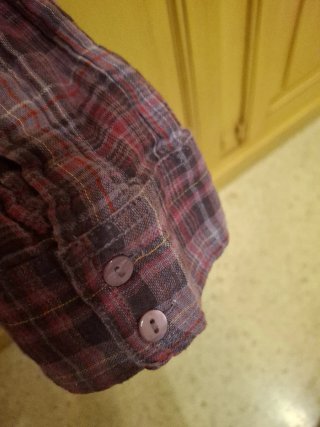 Camicia a scacchi viola e grigia
