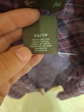 Camicia a scacchi viola e grigia