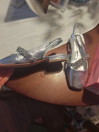 Zapatos Alma en Pena plateados con pedrería
