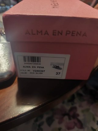 Zapatos Alma en Pena plateados con pedrería