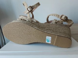 Sandalias doradas cuña esparto By Sfera T40