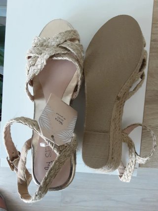 Sandalias doradas cuña esparto By Sfera T40