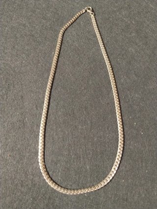 Cadena de plata semirrígida