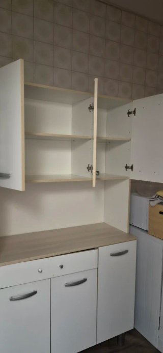 Alacena de cocina blanca