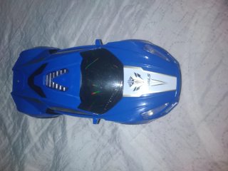 Coche de juguete azul