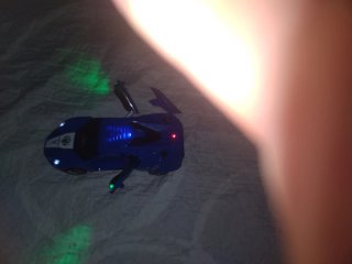 Coche de juguete azul