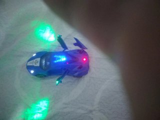 Coche de juguete azul