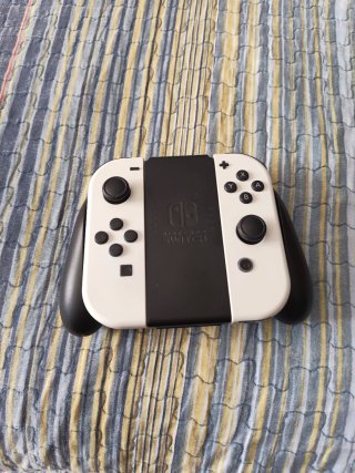 Nintendo Switch OLED Bianca