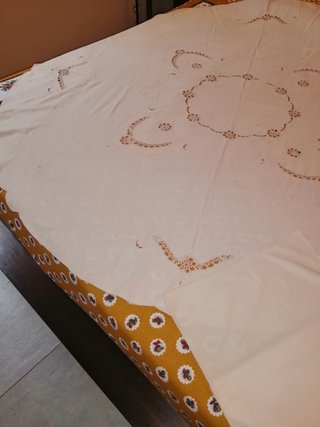 Tovaglia rotonda beige + 8 tovaglioli