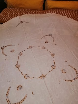Tovaglia rotonda beige + 8 tovaglioli