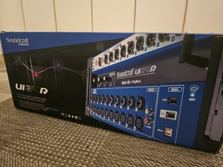 Mesa de mezcla Soundcraft UI24R