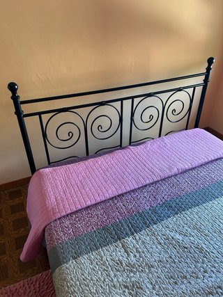 Cama Ikea acabado forja negra
