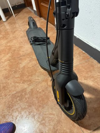 Patinete eléctrico negro ninebot segway max