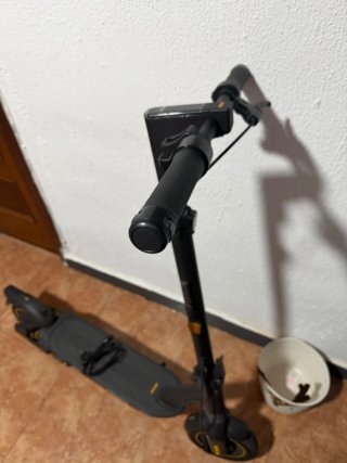 Patinete eléctrico negro ninebot segway max