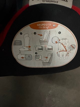 Silla de coche infantil roja