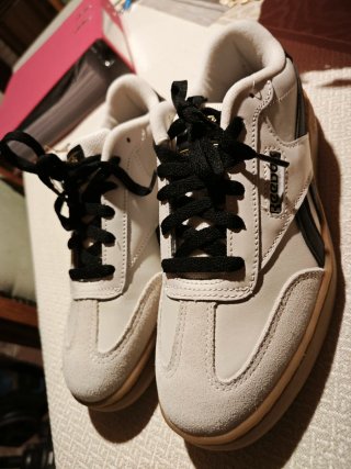 Zapatillas Reebok Beige y Blancas