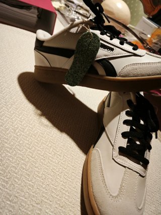 Zapatillas Reebok Beige y Blancas