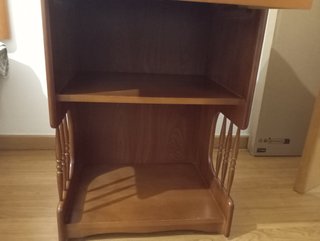 Mesita de noche de madera