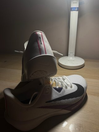 Zapatillas Nike para correr blancas y moradas