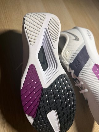 Zapatillas Nike para correr blancas y moradas