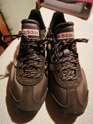 Zapatillas Adidas Marrones y Rosas