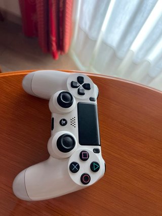PlayStation 4 Slim Negra