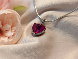 Elegante collar de plata