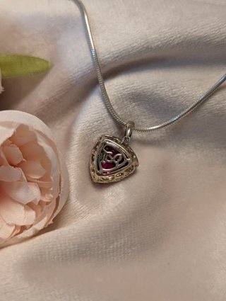 Elegante collar de plata