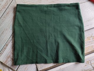 Pack 2 faldas cortas Lefties: roja y Zara: verde